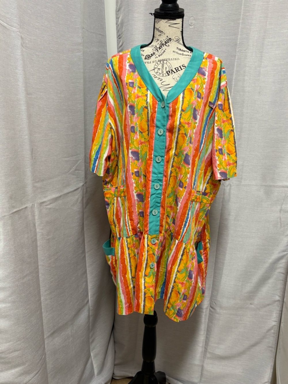 Disney Worldwide Services Female Cast Member Multi-Color  top/smock Sz 5XL